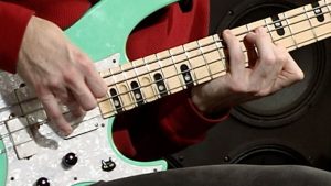 دوره آموزش گیتار باس الکتریک - پیشرفته Lynda - Electric Bass Lessons - Advanced