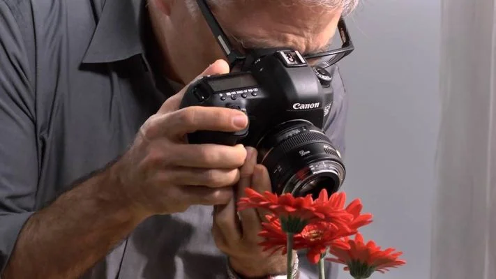 دوره آموزش کاوش در عکاسی - ماکرو لنز معکوس Lynda - Exploring Photography - Lens-Reversal Macro